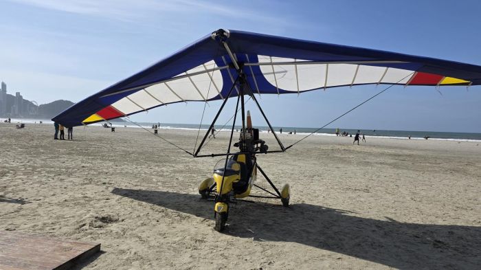 Comemoração de 40 anos teve reencontro na Praia Central de BC (Foto: Imprensa / Balneário Camboriú)
