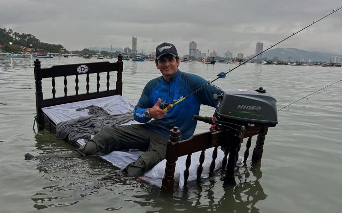 Até mesmo um caixão reestilizado – com direito a crucifixo – foi transformado em pequena bateira - Vídeos e fotos: REPRODUÇÃO / INSTAGRAM DEIGMAR PAULO