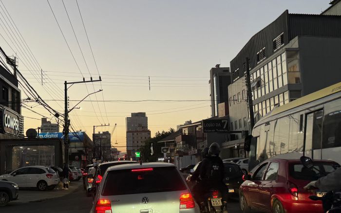 Filas tomam conta da região central de Itajaí
