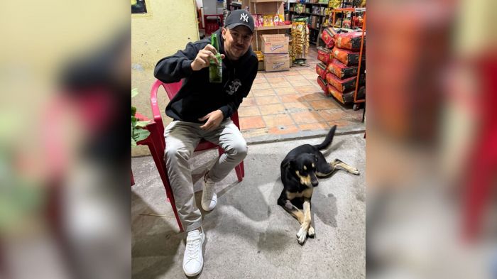 Vídeo com Bastião sentado em bar já soma milhões de visualizações e rende piadas nas redes sociais (Foto: Leitor DIARINHO/Reprodução)