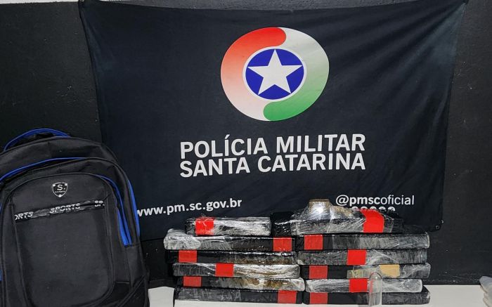 Bandido deixou vazar mensagens sobre o tráfico no celular (foto: PM)