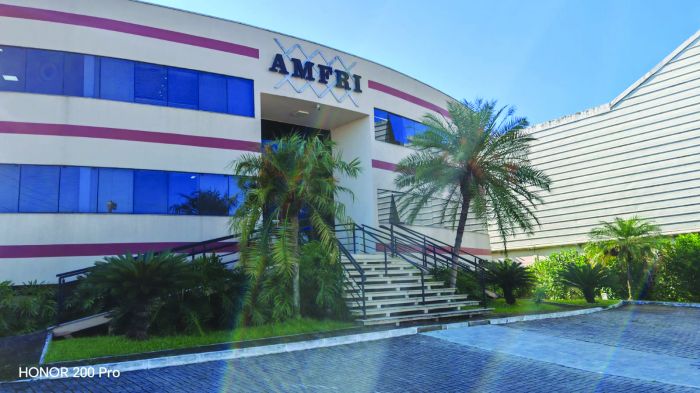Amfri trabalha com qualificação constante dos servidores públicos (Divulgação)