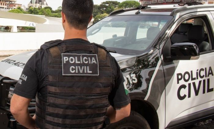 Investigadores cumpriram mandados de prisão e busca e apreensão contra integrantes da quadrilha que agia em várias cidades (Foto: Divulgação/PCSC)