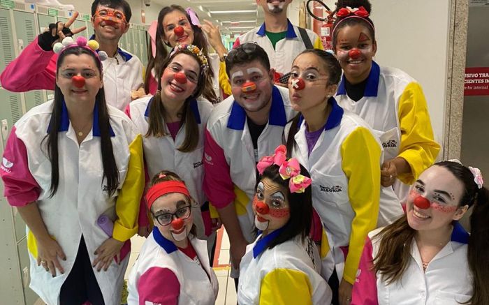 Voluntários levam leveza e afeto a ambientes hospitalares com a figura do palhaço (Foto: Divulgação)