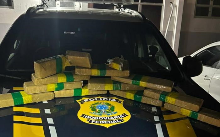 PRF apreendeu 11 quilos de maconha ao abordar veículo em Penha (Foto PRF)