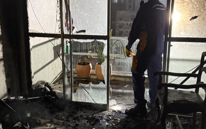 Incêndio começou na sala de estar (foto: Corpo de Bombeiros)