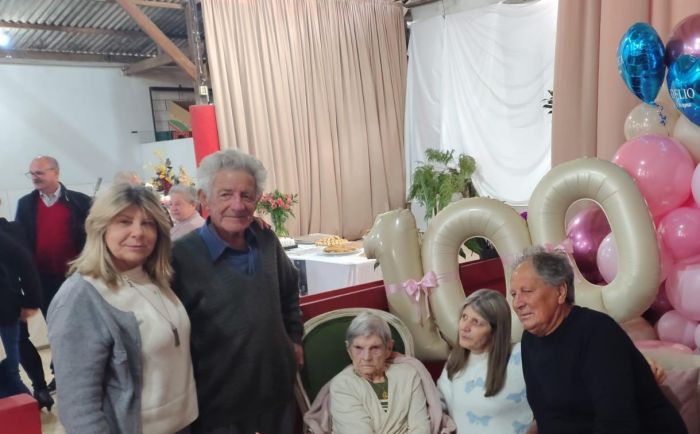 Família se reuniu no sábado para comemorar os 100 anos de Victalina (Foto: Acervo pessoal)