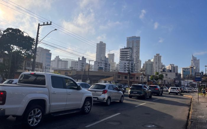 Trânsito com lentidão nas principais avenidas de Itajaí