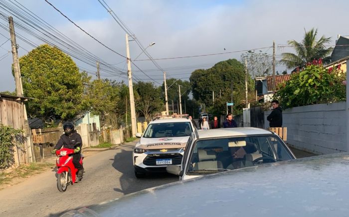 Legenda: Professor passou de moto e viu menina pedindo socorro Fotos Divulgação / Redes Sociais