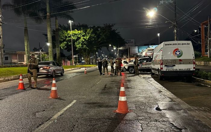 Veículo tinha como destino o bairro Santa Regina (foto: PM)