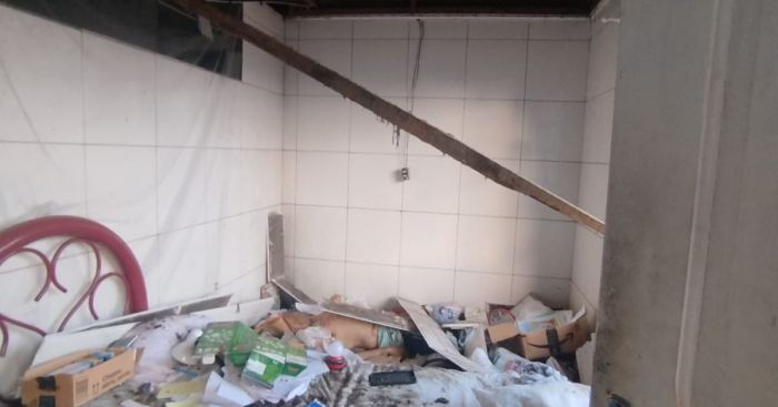Legenda: Homem morreu em quarto destruído, perícia está em andamento (Foto: Corpo de Bombeiros)
