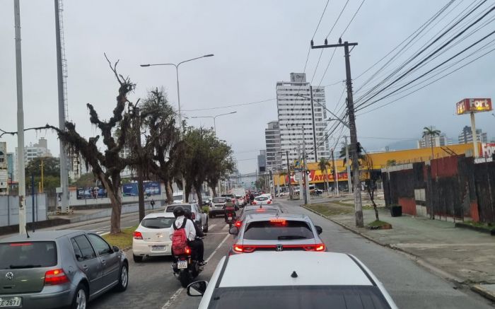 Centro amanhece com fluxo intenso nesta segunda-feira