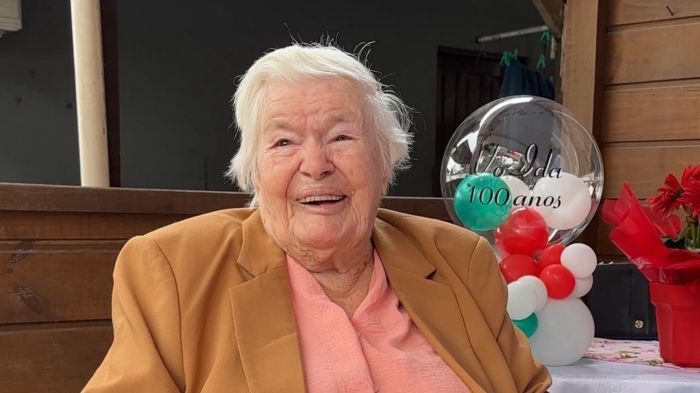 O sorriso resume 100 anos de luta, fé e família (Foto: Bruna Amorim)