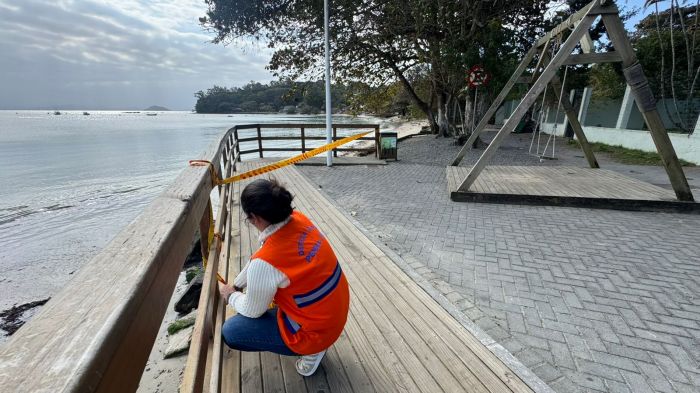 Estrutura ficou fragilizada após maré alta 
(foto: Divulgação/pmp)