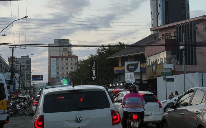 Dois acidentes congestionam a BR 101 na região