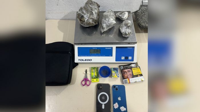 Traficantes foram levados para a Delegacia de Polícia Civil (Foto: PMSC/Divulgação)