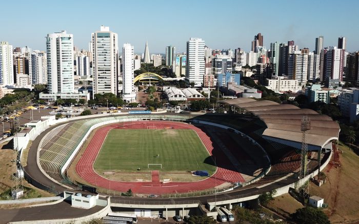Estádio Willie Davids tem capacidade para 16 mil pessoas e fica a 80km de Cianorte (Foto: Divulgação/Maringá)