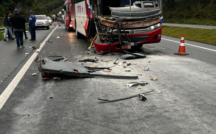 Vítimas tiveram lesões leves e foram encaminhadas ao hospital (foto: Bombeiros)