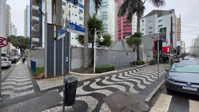 Trabalho deve seguir até o fim do dia e área ficará isolada para segurança (Foto: Divulgação/Emasa)