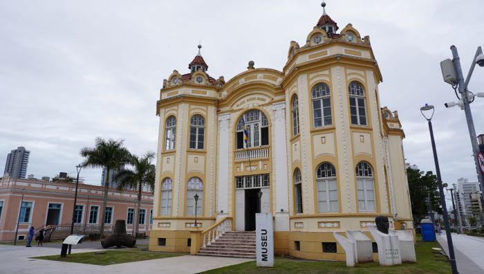 Processo de doação inclui avaliação do item e registro do doador (Foto: João Batista)