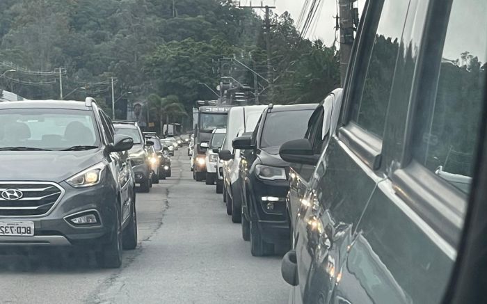 BR 101 tem fluxo intenso entre Balneário Piçarras e Balneário Camboriú