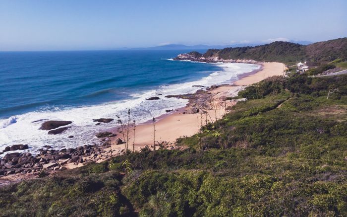 Uma embarcação de pesca fez o resgate do homem (Foto: Ilustrativa/Arquivo)