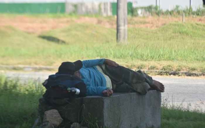 Legenda: Moradores de rua em Itajaí não terão mais acesso a comida e banho (Foto: João Batista) 