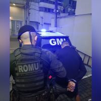 Homem em surto é preso por violência doméstica