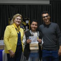 Alunos de escola municipal de Camboriú recebem doação de óculos