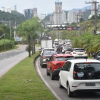 Acidente na BR 101 ainda deixa trânsito parado na região