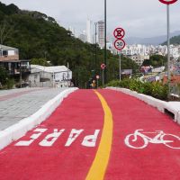 Ciclovias não dão conta da onda de patinetes e motos elétricas