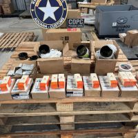 Receita e polícia apreendem skunk, haxixe e óleo de cannabis em transportadora