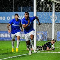 Barra faz gol nos acréscimos, vence o Cianorte e sobe pra Série C