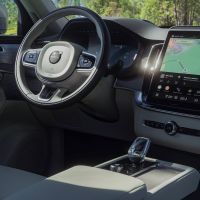 Volvo oferece serviço 24h gratuito para donos de híbridos e elétricos no Brasil