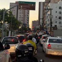 Rua Uruguai tá completamente travada