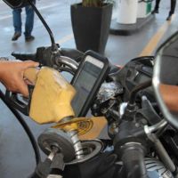 Distribuidoras reduzem preço da gasolina, mas postos mantêm valor em Navegantes