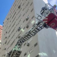 Trabalhador cai de prédio durante serviço de pintura