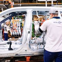 Exportações disparam e mantêm a indústria brasileira em movimento