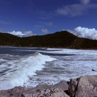 Ondas de quase dois metros nas praias de Itajaí
