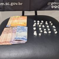 PM prende dois por tráfico em Itapema e Tijucas
