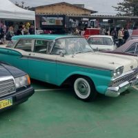 Parque Dom Bosco tem encontro de carros antigos