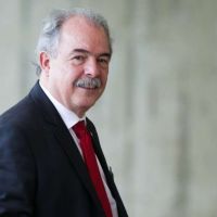 Presidente do BNDES assina contrato para construção de embarcações no estaleiro Detroit