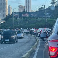 Congestionamento é intenso na divisa entre Itajaí e Balneário Camboriú
