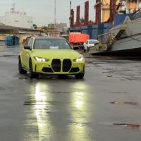 BMW verde-limão entre os carrões que desembarcaram no Porto de Itajaí