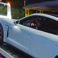 Dono de Porsche com documento vencido diz que agentes "não sabiam com quem estavam falando"