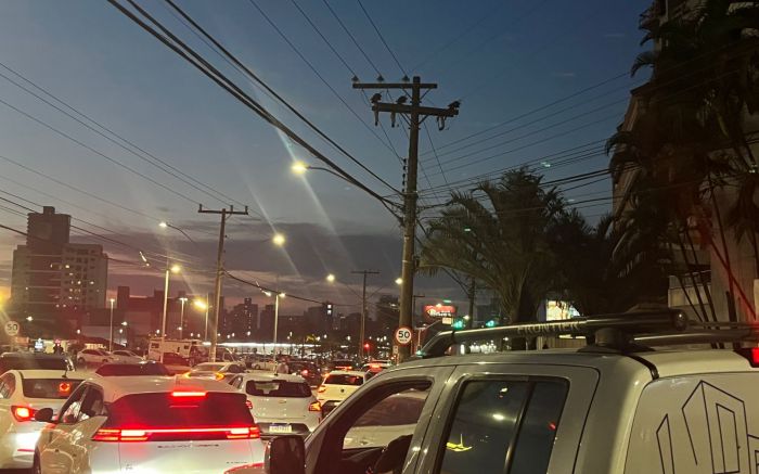 Mês começa com caos no trânsito da região