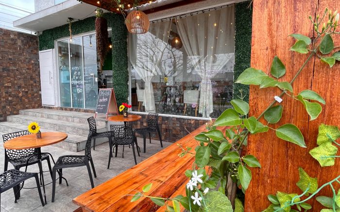 Mais que cafeteria, um lugar para vizinhos, amigos e famílias se encontrarem em torno de boas conversas e doces autorais (Fotos: Ana Zigart)