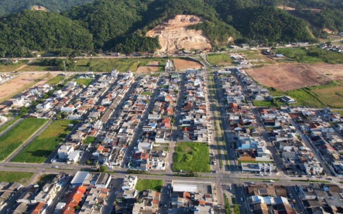 Mais de 100 terrenos estão disponíveis em sete bairros (Foto: Jader Liberal)