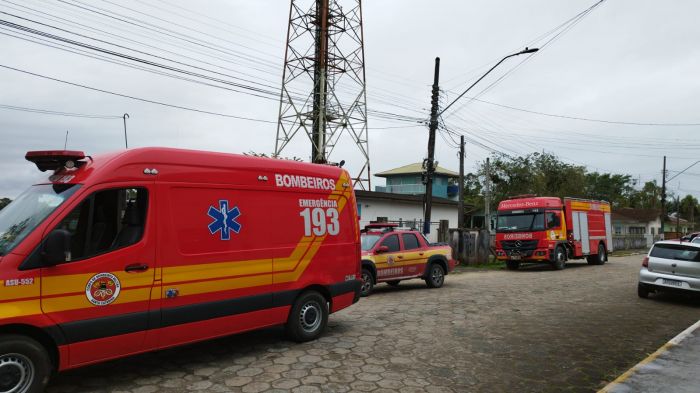 Padre Jackson, reitor do Santuário Senhor Bom Jesus, tentou ajudá-lo, mas recebeu proposta inesperada (Fotos: Bombeiros / Divulgação)