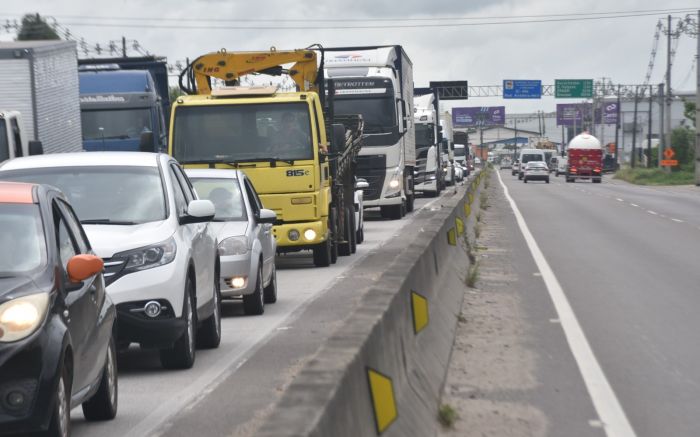 Semana começa com 40 km de fila na BR 101